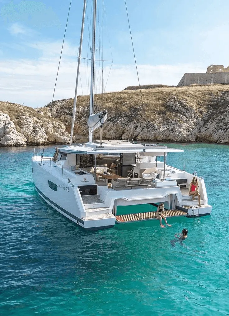 Yacht & Island Charters, ALMAR marine service in Colombia.